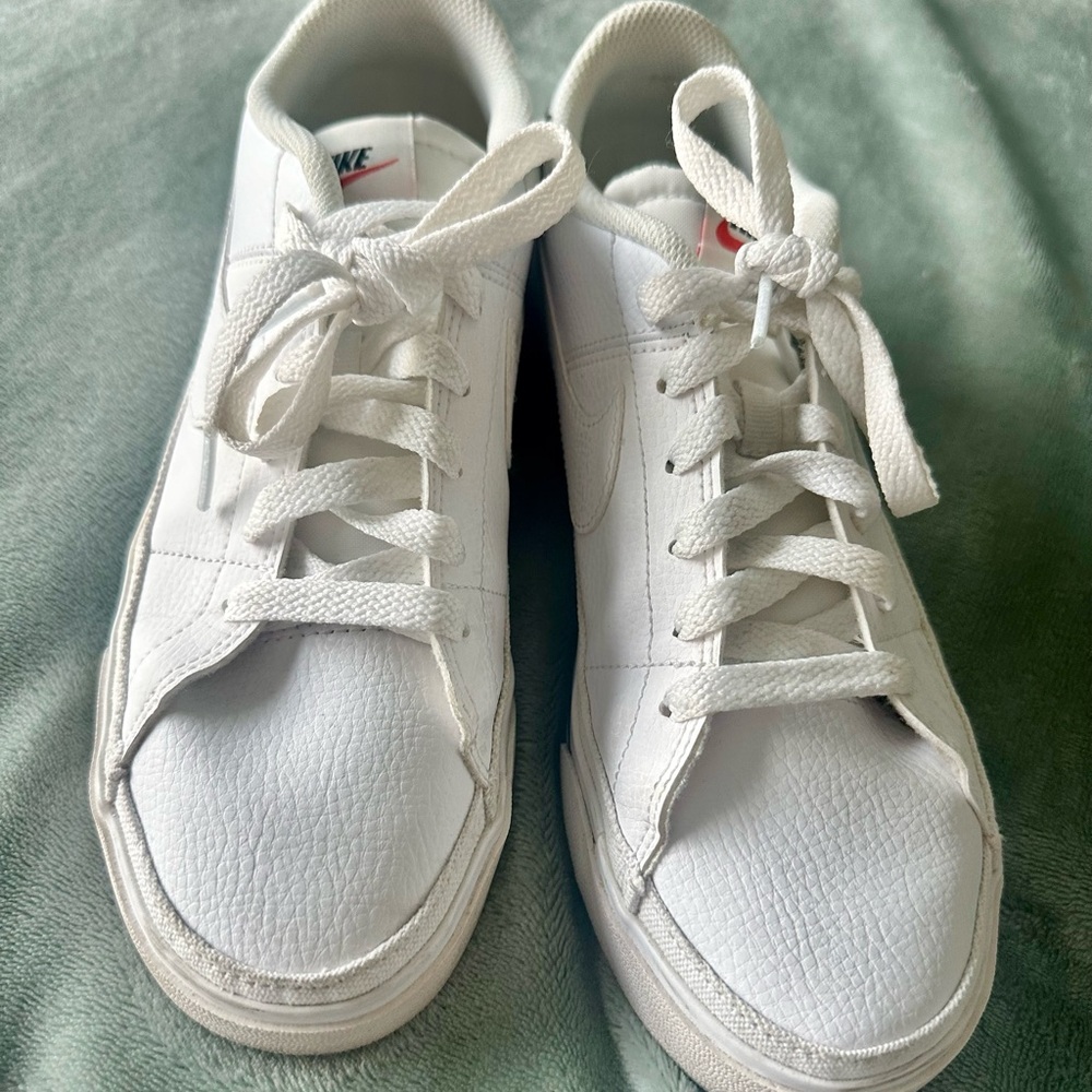 WOMEN'S NIKE COURT LEGACY NEXT NATURE SUSTAINABLE SNEAKERS